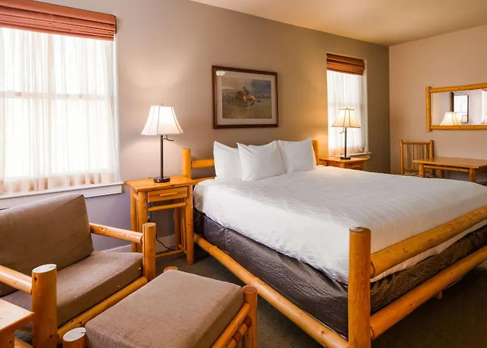 Western Plaza Hotel 3*