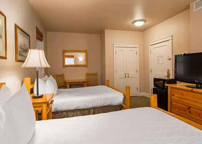 Hotel Western Plaza 3*