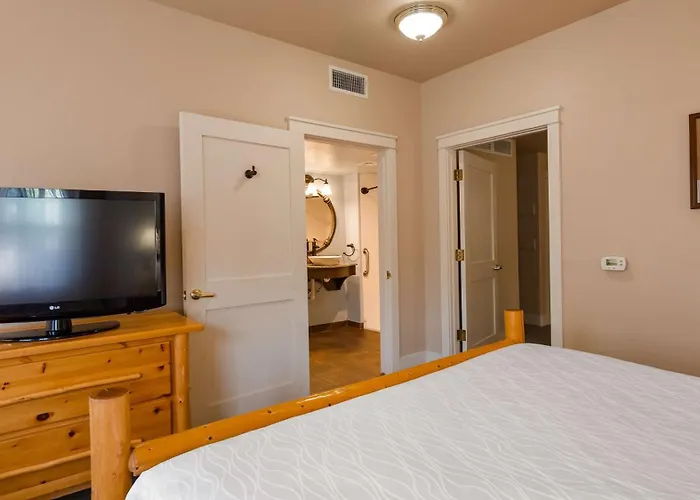 Western Plaza Hotel 3*