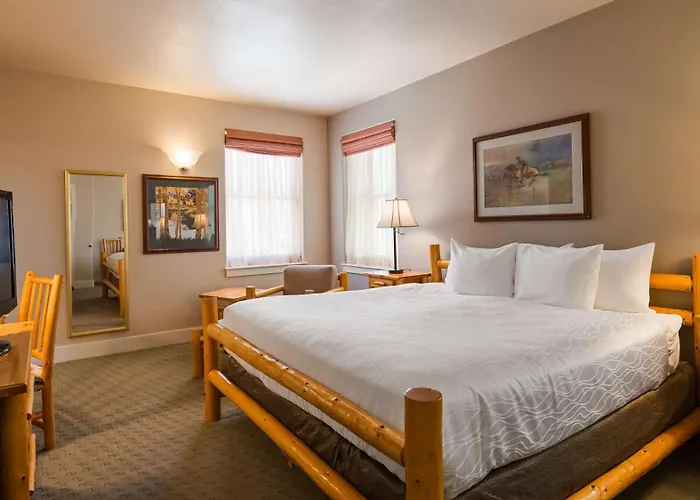 Western Plaza Hotel 3*